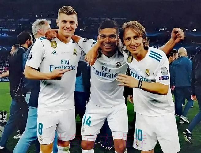 世体:典礼中场在友谊赛重聚 卡塞米罗首次面对皇马 世体:典礼中场在友谊赛重聚 卡塞米罗首次面对皇马